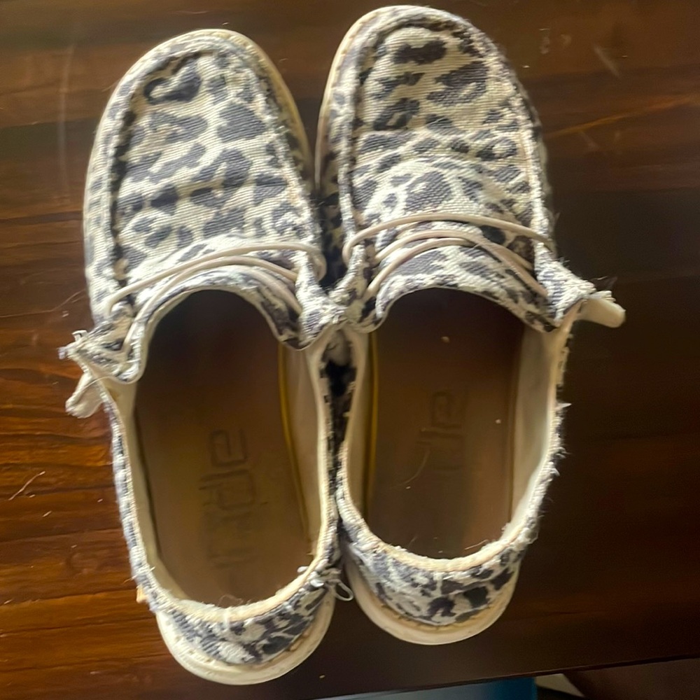 been worn a few times in really good condition